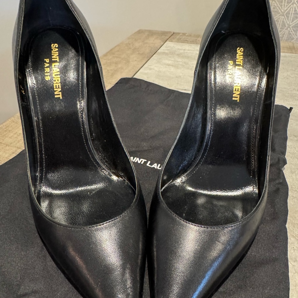 Saint Laurent Black Heels Sleek Design